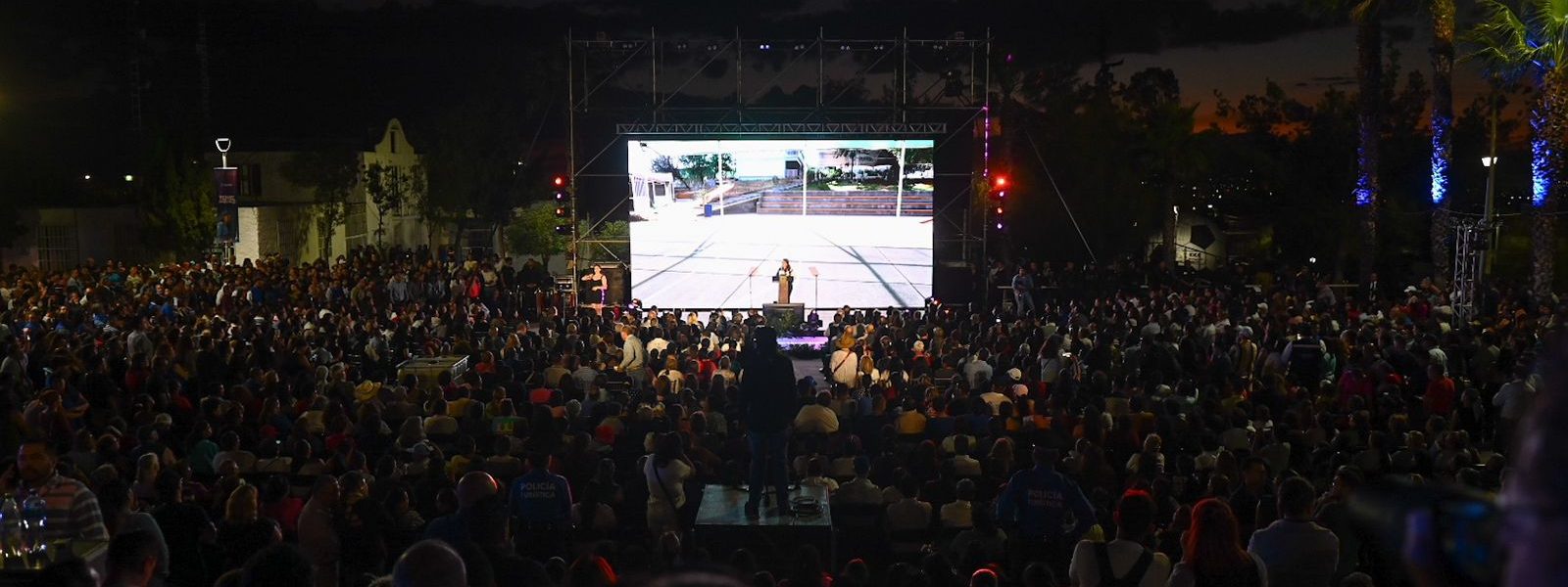 ABARROTADA LUCIÓ LA EXPLANADA MORELOS; MILES DE FAMILIAS SE DIERON CITA PARA ESCUCHAR A TERE JIMÉNEZ EN SU SEGUNDO INFORME DE GOBIERNO