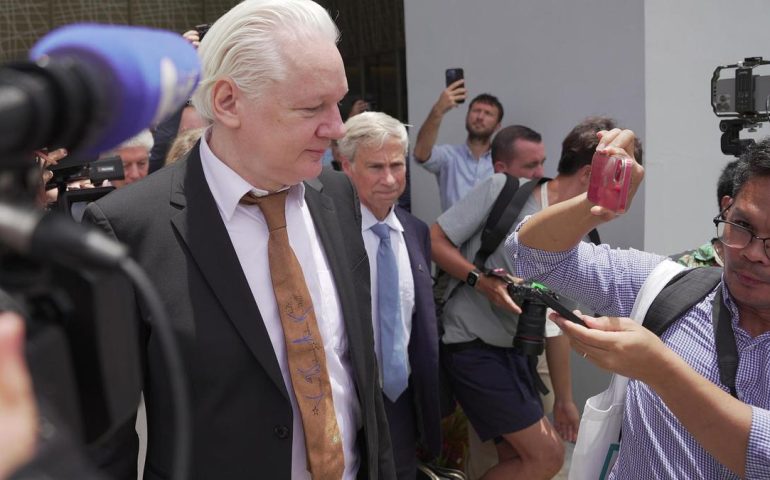 Julian Assange es declarado libre y abandona EEUU para regresar a Australia