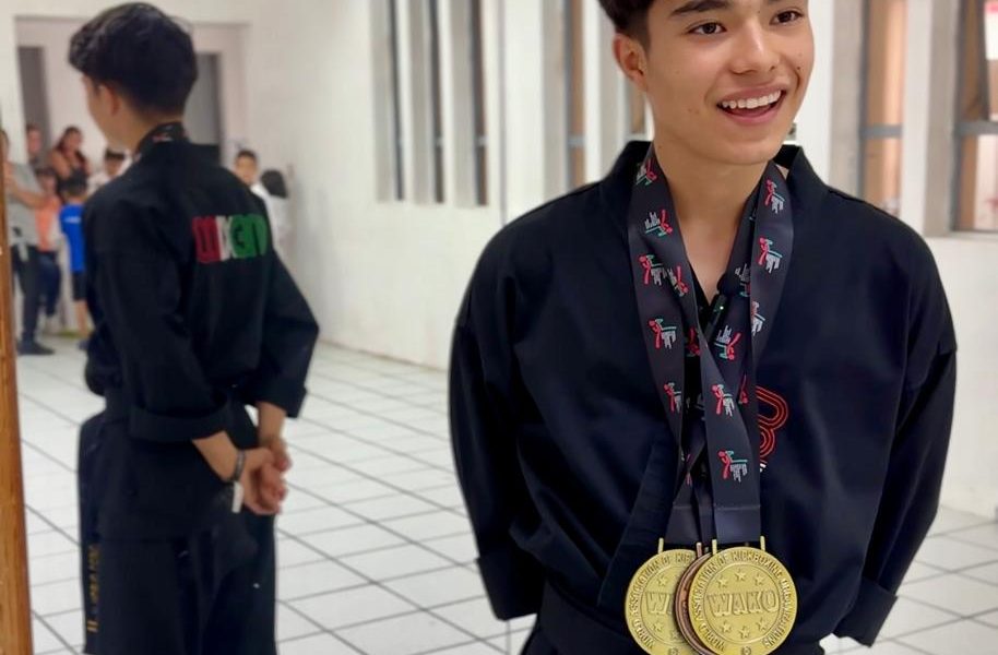 CAMPEÓN MUNDIAL DE KICKBOXING ES MAESTRO EN LA CASA DEL BIEN COMÚN DE PIRULES