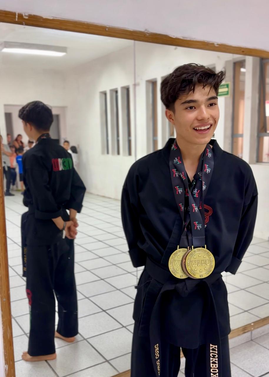 CAMPEÓN MUNDIAL DE KICKBOXING ES MAESTRO EN LA CASA DEL BIEN COMÚN DE PIRULES