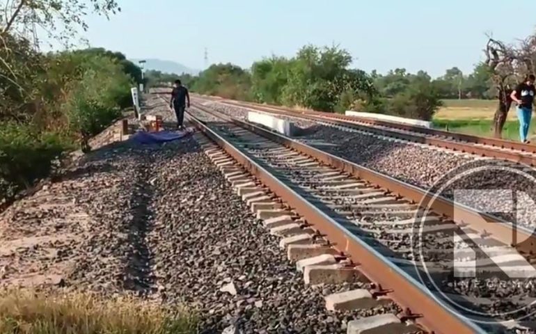 Localizan el Cuerpo sin Vida de un Hombre Junto a las Vías del Tren