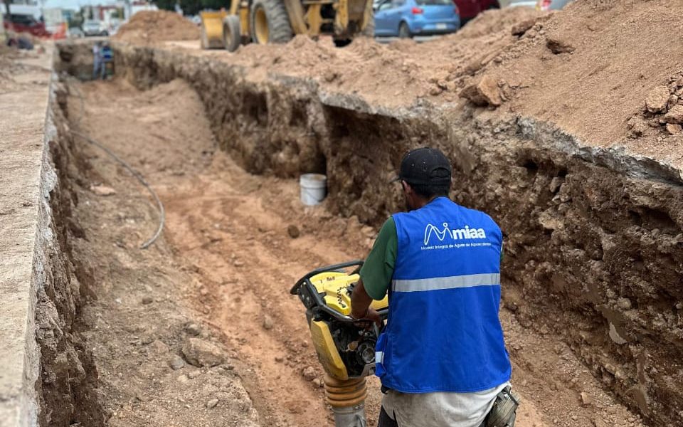 MIAA REALIZA OBRA DE MEJORA DE RED SANITARIA EN VILLA DE LAS TROJES
