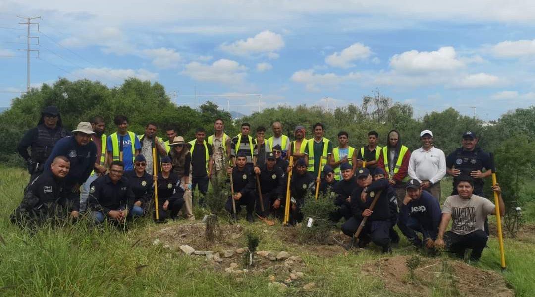 POLICÍAS Y CADETES PARTICIPARON EN JORNADA DE RESCATE DE ÁRBOLES NATIVOS