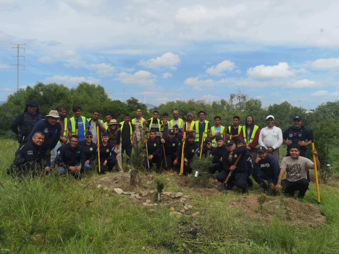 POLICÍAS Y CADETES PARTICIPARON EN JORNADA DE RESCATE DE ÁRBOLES NATIVOS