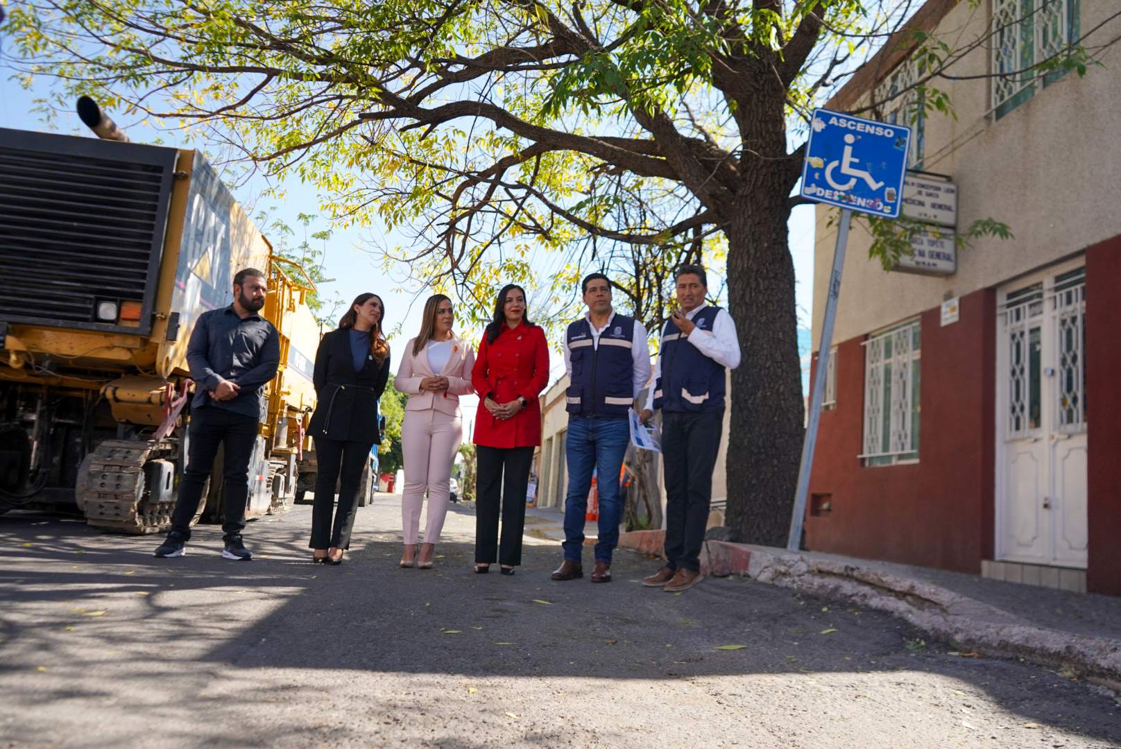 PONE EN MARCHA LEO MONTAÑEZ REHABILITACIÓN EN LA CALLE JESÚS BERNAL