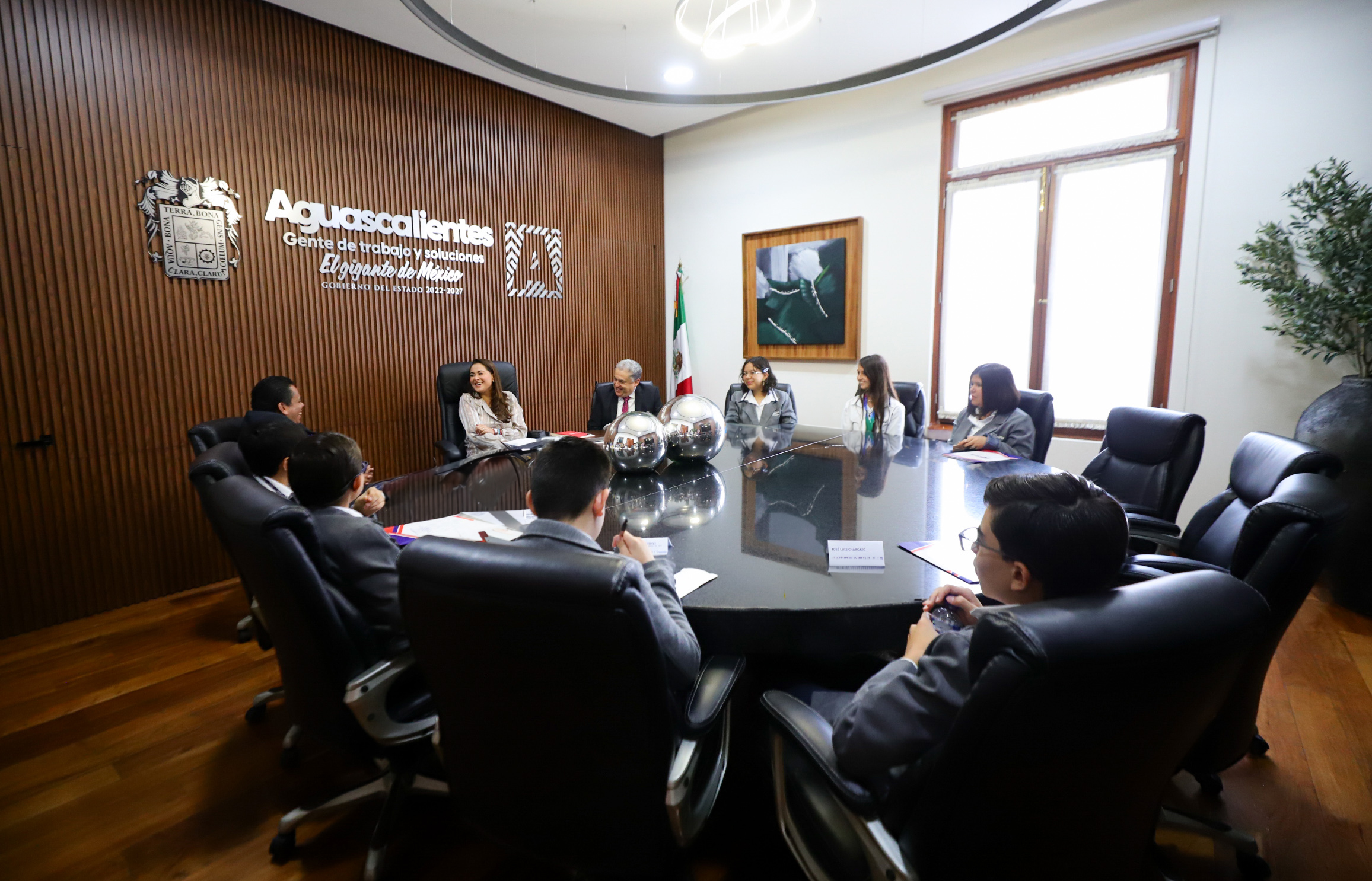 RECONOCE TERE JIMÉNEZ A JÓVENES QUE GANARON SU PASE A LA OLIMPIADA INTERNACIONAL DE MATEMÁTICAS EN SINGAPUR