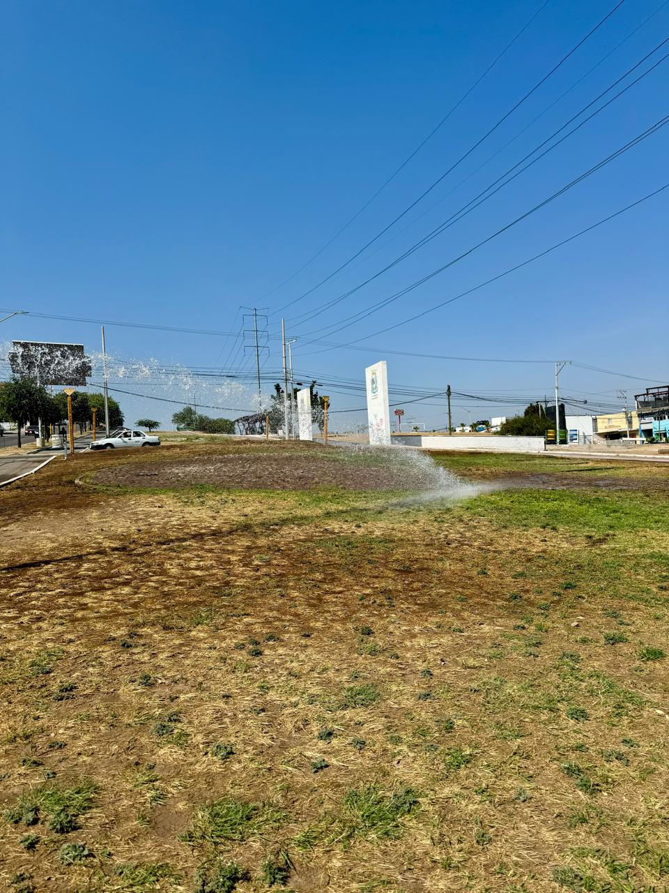 REFUERZA MUNICIPIO DE AGUASCALIENTES RIEGO EN LA LÍNEA VERDE A TRAVÉS DE PIPAS