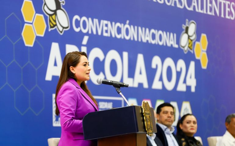 TERE JIMÉNEZ INAUGURA CONGRESO INTERNACIONAL DE APICULTURA