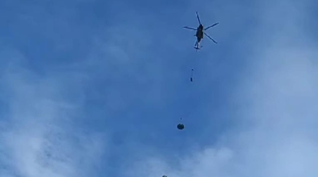 TERRIBLE ACCIDENTE: SOLDADO CAE DESDE UN HELICÓPTERO