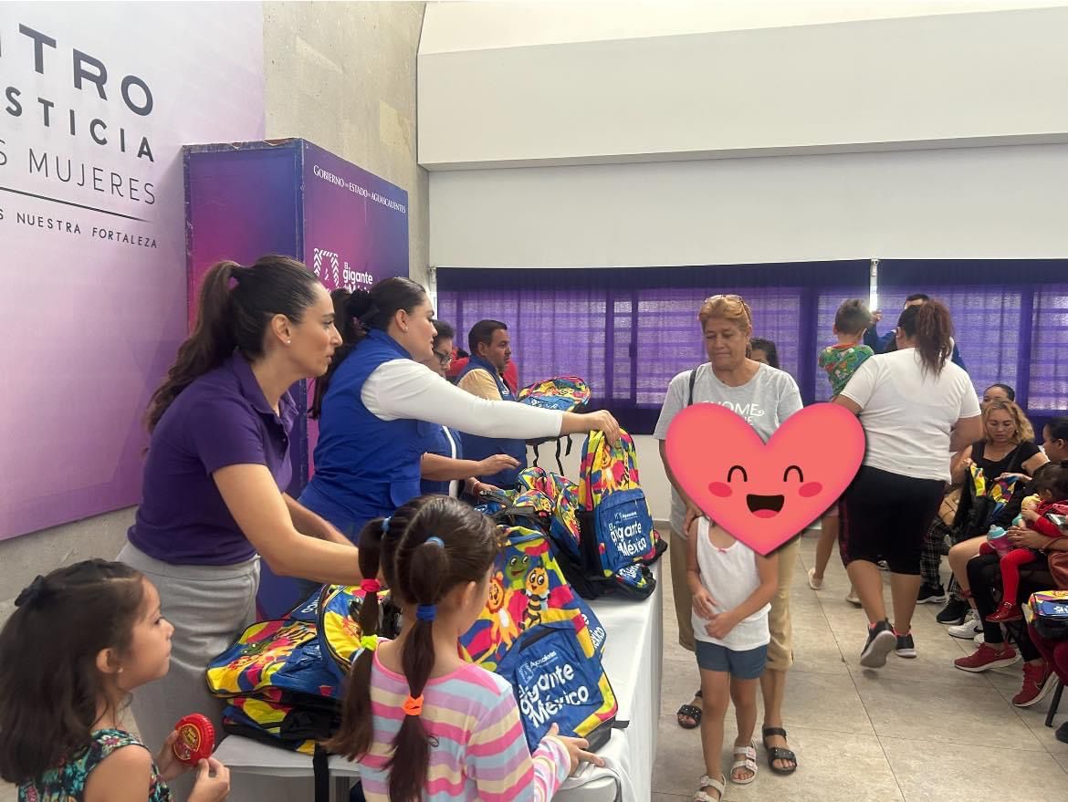 Entrega de Útiles Escolares a Beneficiarios del Centro de Justicia para Mujeres por parte del DIF Estatal de Aguascalientes