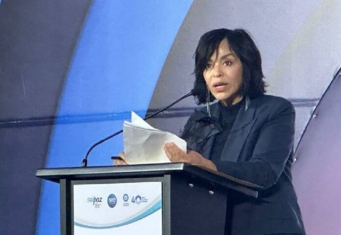 Denuncia Anabel Hernández abandono del gobierno a estados de oposicion
