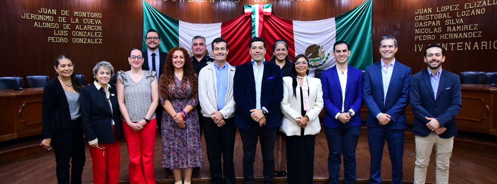 REFRENDA LEO MONTAÑEZ COMPROMISO PARA QUE NIÑAS, NIÑOS Y ADOLESCENTES LLEVEN UNA VIDA FELIZ
