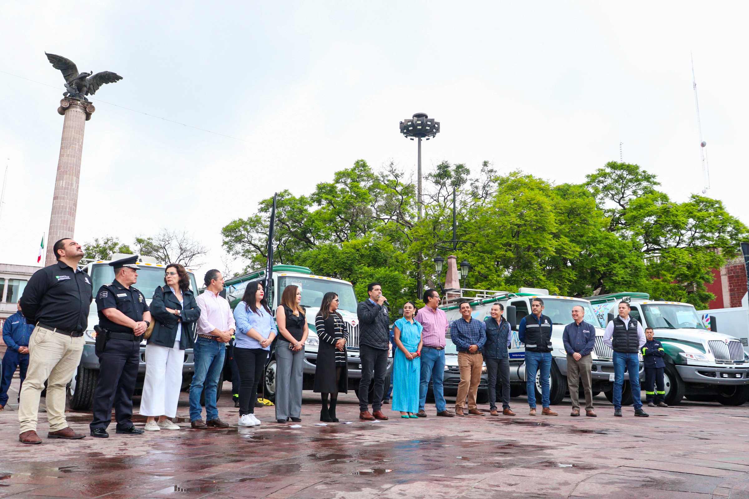 ENTREGÓ LEO MONTAÑEZ NUEVO EQUIPAMIENTO PARA CONSOLIDAR LOS SERVICIOS DE AGUA POTABLE, RECOLECCIÓN Y PARQUES Y JARDINES