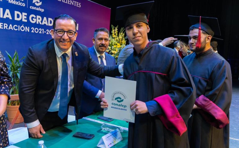 MAX RAMÍREZ REITERA SU COMPROMISO CON LA EDUCACIÓN