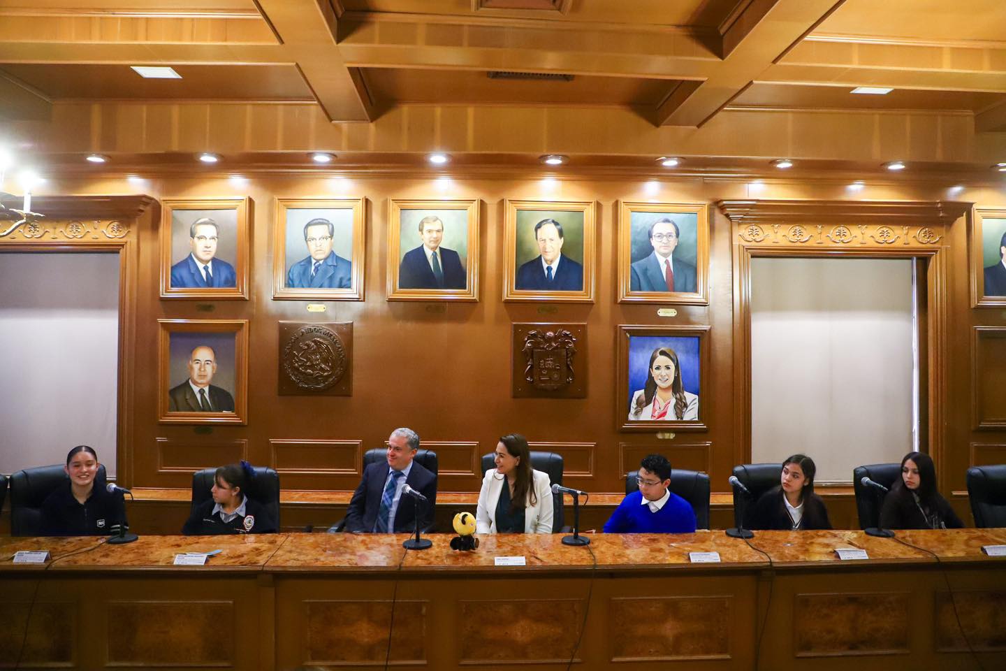RECONOCE TERE JIMÉNEZ A NIÑAS Y NIÑOS GANADORES DE LOS CONCURSOS NACIONAL Y ESTATAL DE INGLÉS