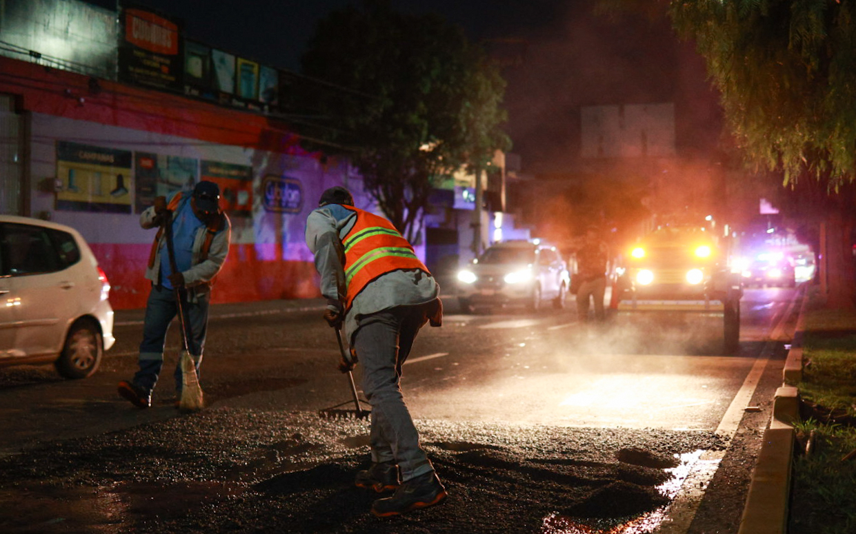 INTENSIFICA MUNICIPIO DE AGUASCALIENTES ACCIONES DE BACHEO NOCTURNO