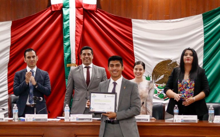 RECONOCE AYUNTAMIENTO DE AGUASCALIENTES A DEPORTISTAS Y JÓVENES DESTACADOS