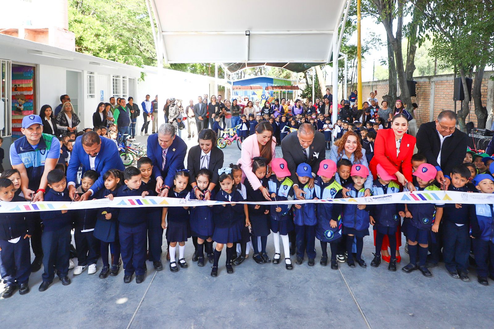 TERE JIMÉNEZ ENTREGA OBRAS EN EL JARDÍN DE NIÑOS SATURNINO HERRÁN EN SAN MIGUELITO, JESÚS MARÍA
