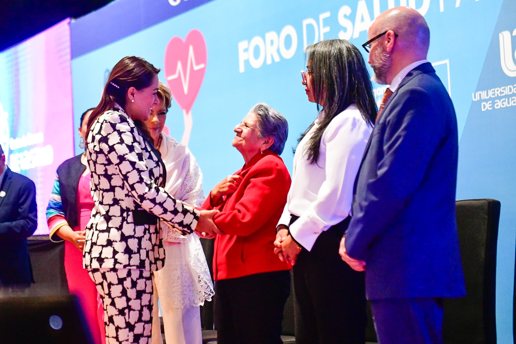 INAUGURA TERE JIMÉNEZ FORO DE LA SALUD PARA ADULTOS MAYORES 2024