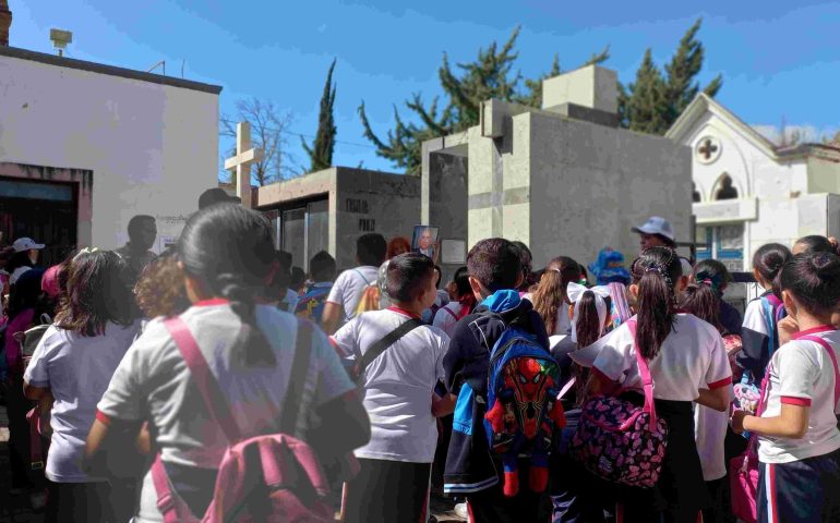 INICIAN LOS RECORRIDOS INFANTILES EN EL PANTEÓN DE LA CRUZ