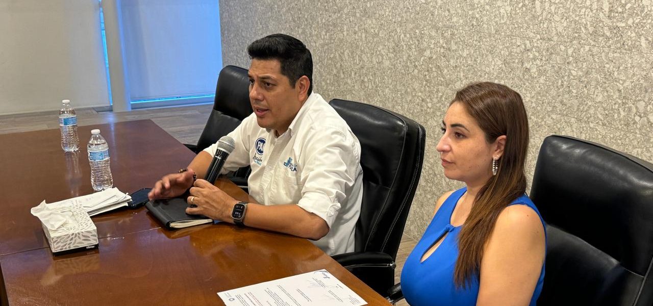 PRESENTAN LICENCIA PARA  CONTENDER POR LA REELECCIÓN PRESIDENTE Y SECRETARIA GENERAL DEL CDE PAN EN AGUASCALIENTES