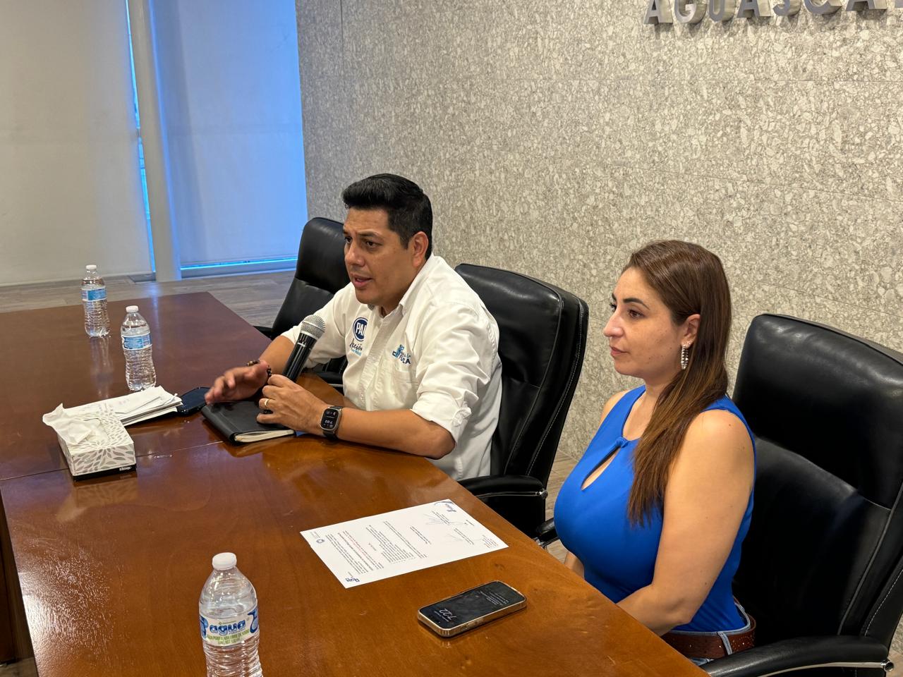 PRESENTAN LICENCIA PARA CONTENDER POR LA REELECCIÓN PRESIDENTE Y SECRETARIA GENERAL DEL CDE PAN EN AGUASCALIENTES