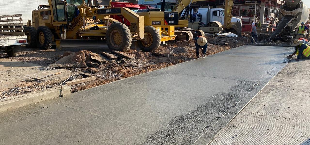 AVANZAN LOS TRABAJOS DE REHABILITACIÓN VIAL EN LA AVENIDA DEL MERCADO DE ABASTOS