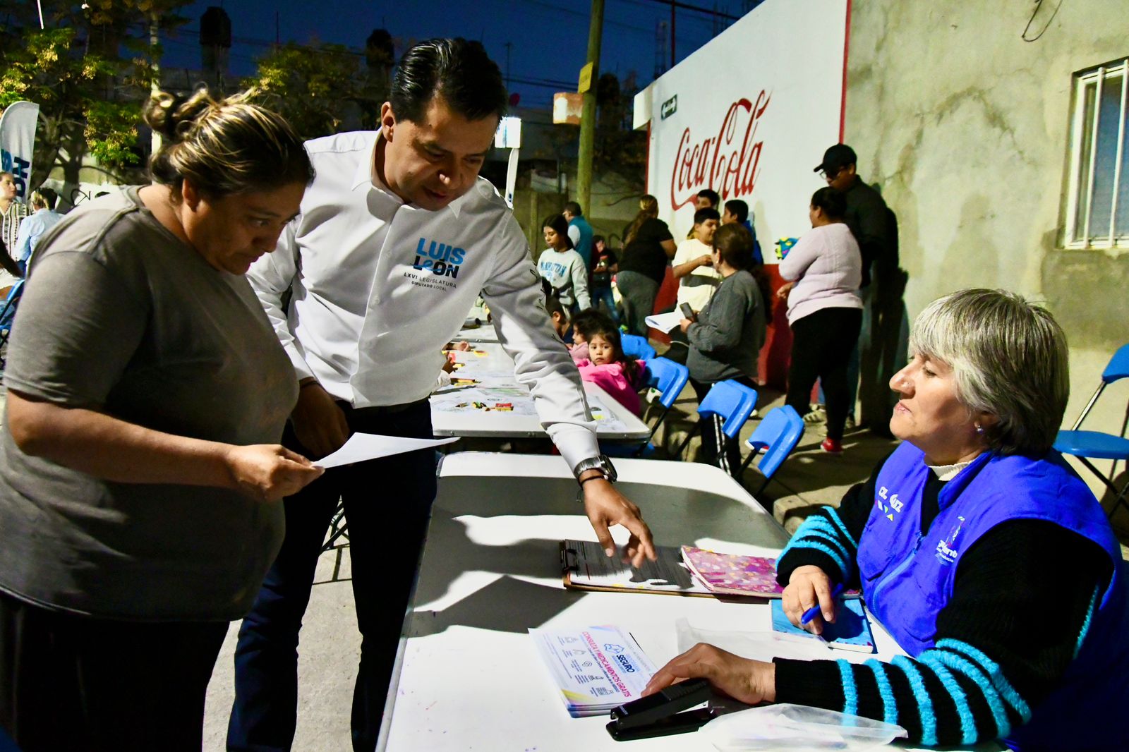 LUIS LEÓN LLEVA PROGRAMA DE PREVENCIÓN DEL DELITO A EL RIEGO