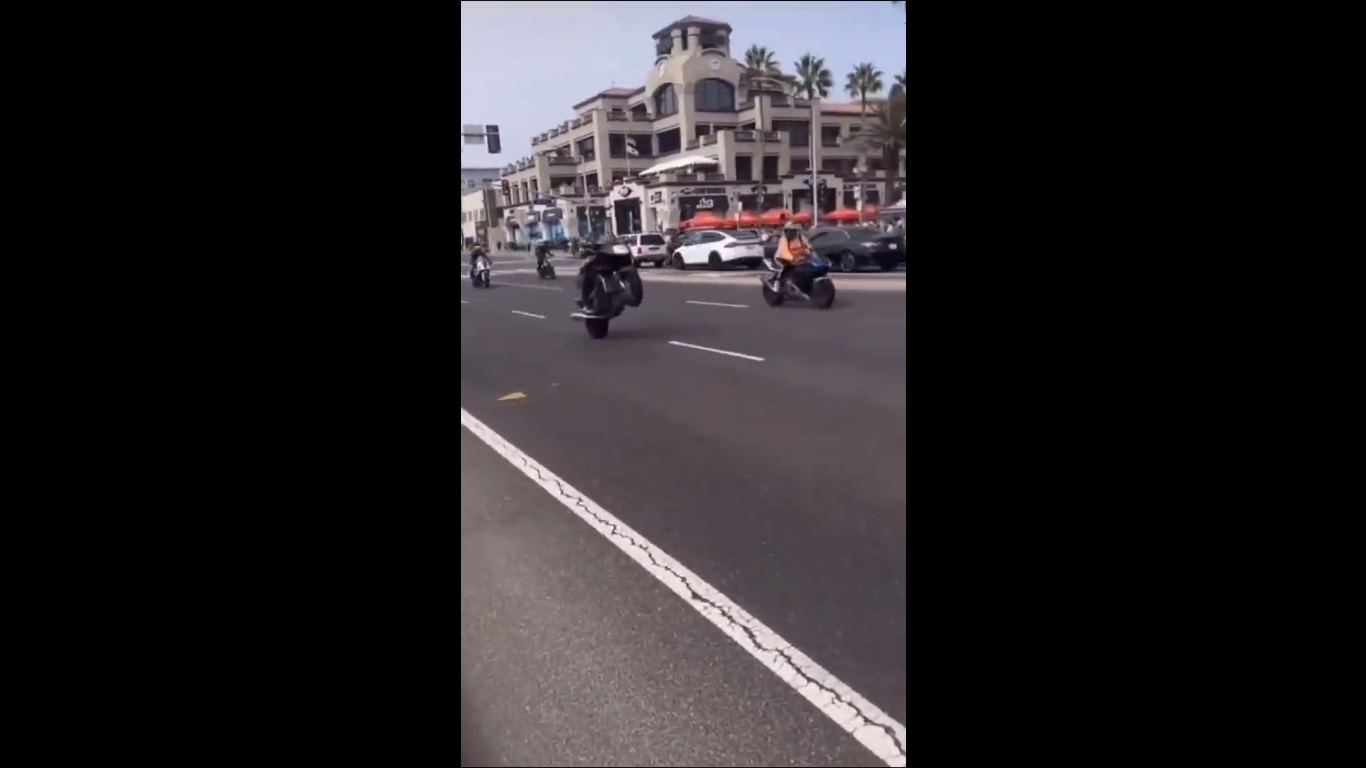 Motociclista Pierde la Vida al Realizar un Wheelie