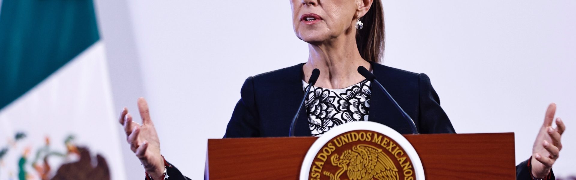 Conferencia matutina de Claudia Sheinbaum hoy, 15 de noviembre desde Palacio Nacional.  Firma de Decreto de Igualdad Sustantiva de las Mujeres y Paquete Económico 2025