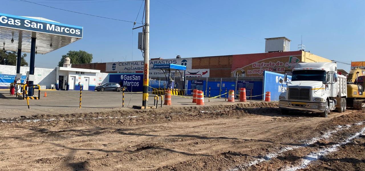 TRABAJA MUNICIPIO EN LA ÚLTIMA ETAPA DEL CONCRETO HIDRÁULICO EN LA AV. MERCADO DE ABASTOS