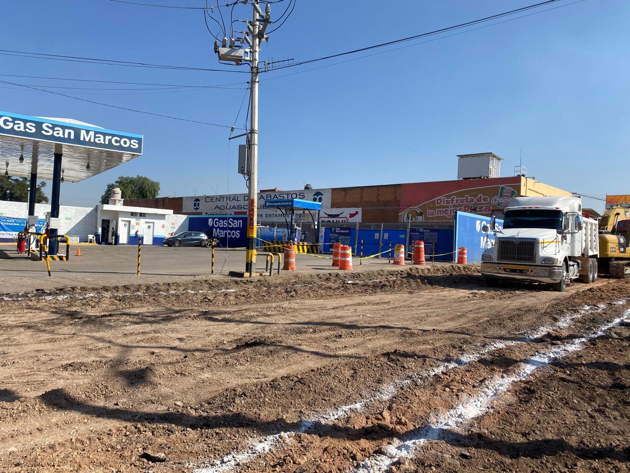 TRABAJA MUNICIPIO EN LA ÚLTIMA ETAPA DEL CONCRETO HIDRÁULICO EN LA AV. MERCADO DE ABASTOS
