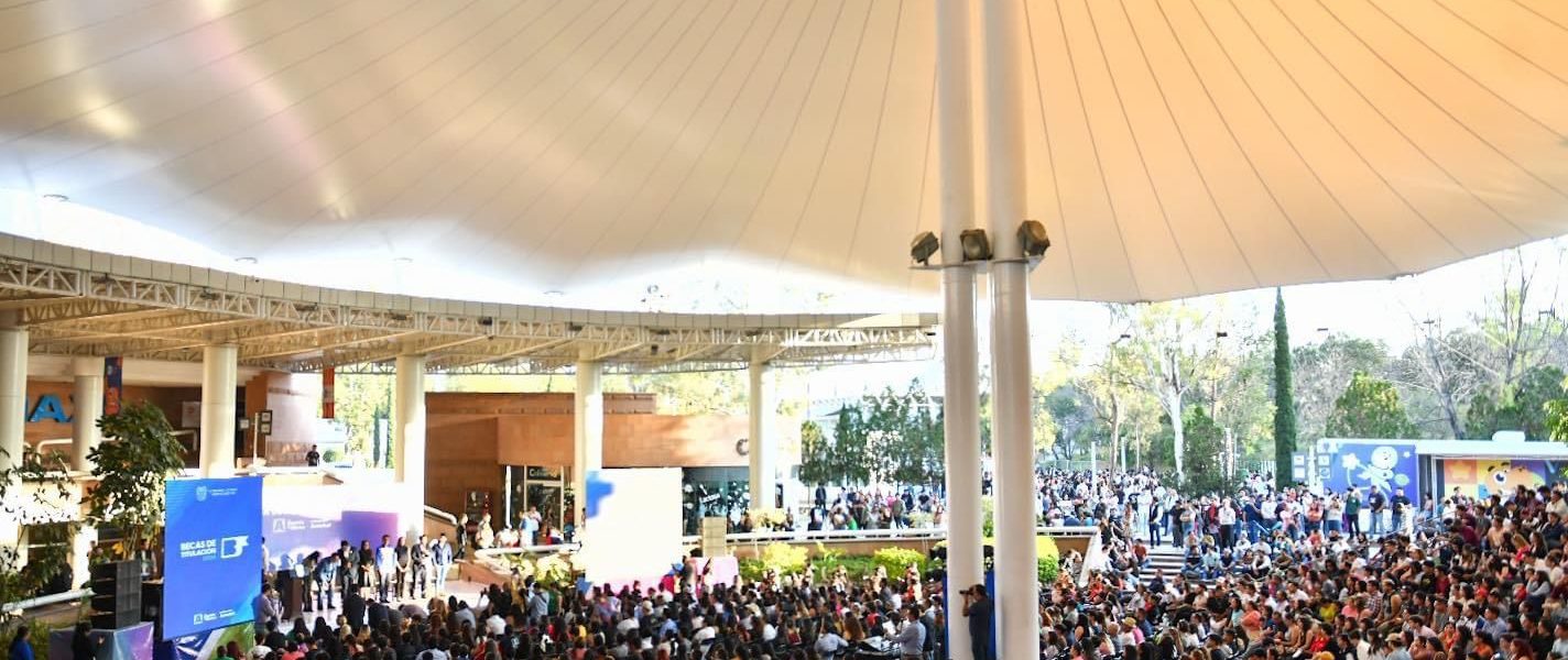 ENTREGA TERE JIMÉNEZ MIL 890 BECAS DE TITULACIÓN A JÓVENES UNIVERSITARIOS