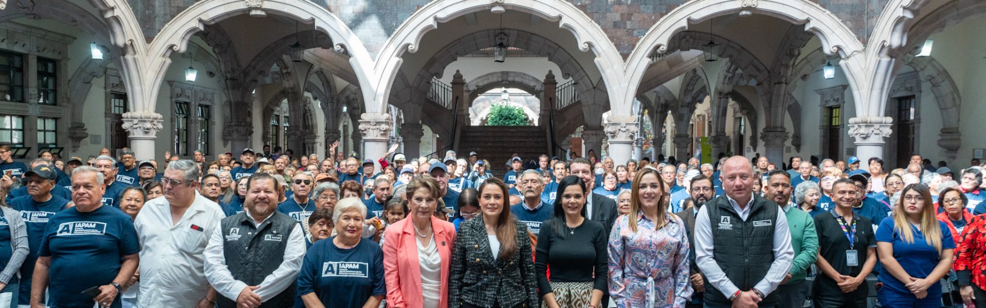 TERE JIMÉNEZ ENTREGA LENTES A ADULTOS MAYORES; REAFIRMA SU COMPROMISO CON ESTE SECTOR
