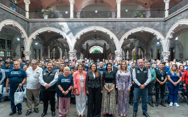 TERE JIMÉNEZ ENTREGA LENTES A ADULTOS MAYORES; REAFIRMA SU COMPROMISO CON ESTE SECTOR