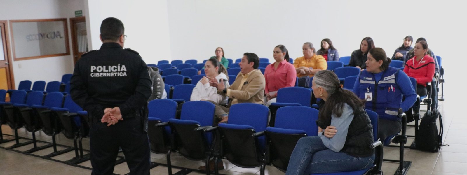 Realizan plática ciberseguridad con padres de familia