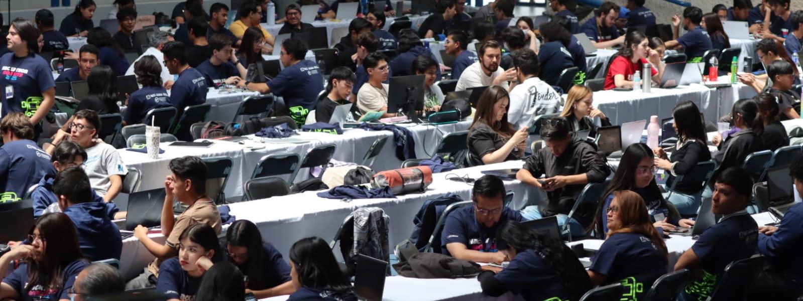 UNIVERSITARIOS PROPONEN SOLUCIONES PARA MEJORAR LA MOVILIDAD Y EL TRANSPORTE PÚBLICO EN EL HACKATHON MOBILITY 2025