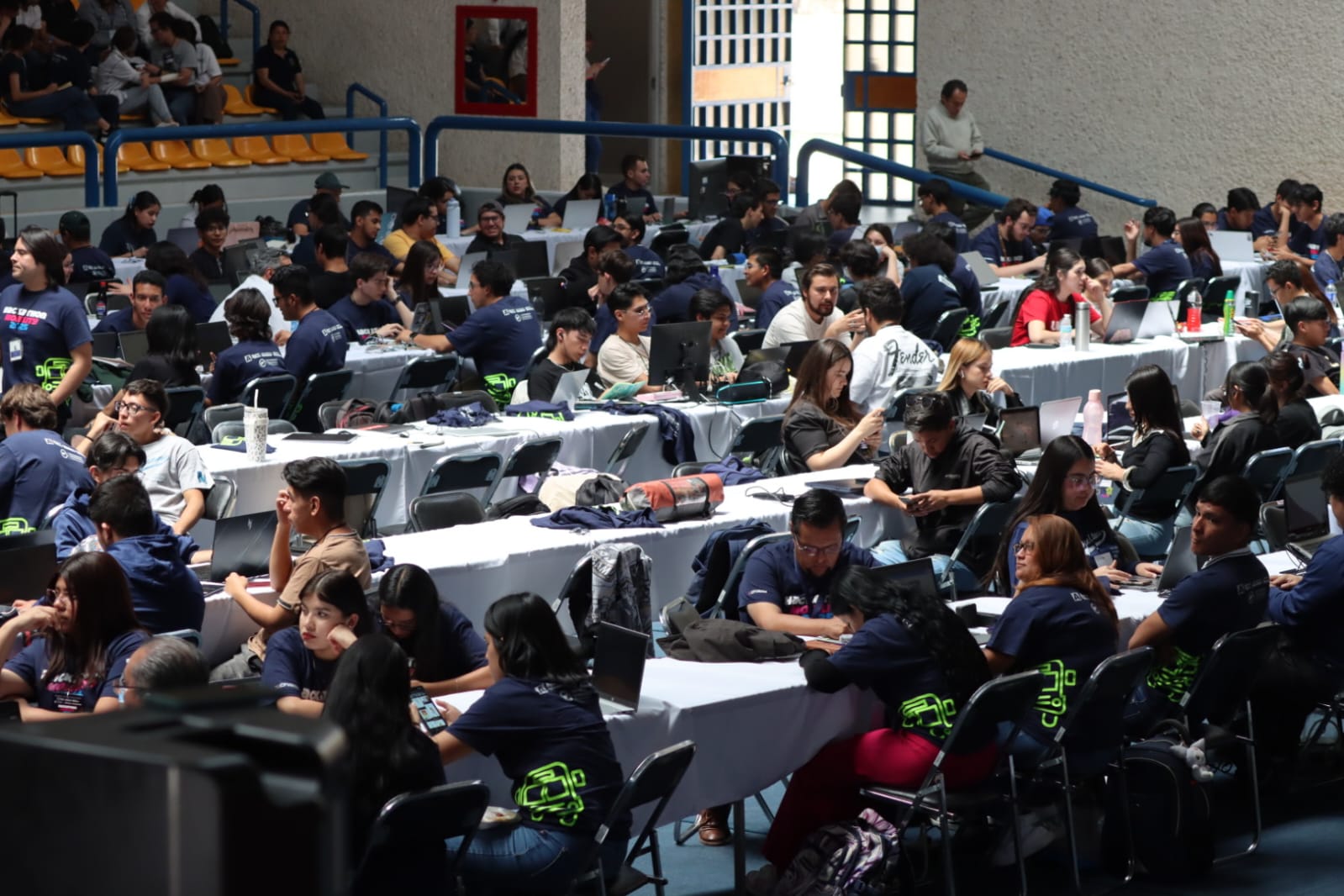 UNIVERSITARIOS PROPONEN SOLUCIONES PARA MEJORAR LA MOVILIDAD Y EL TRANSPORTE PÚBLICO EN EL HACKATHON MOBILITY 2025