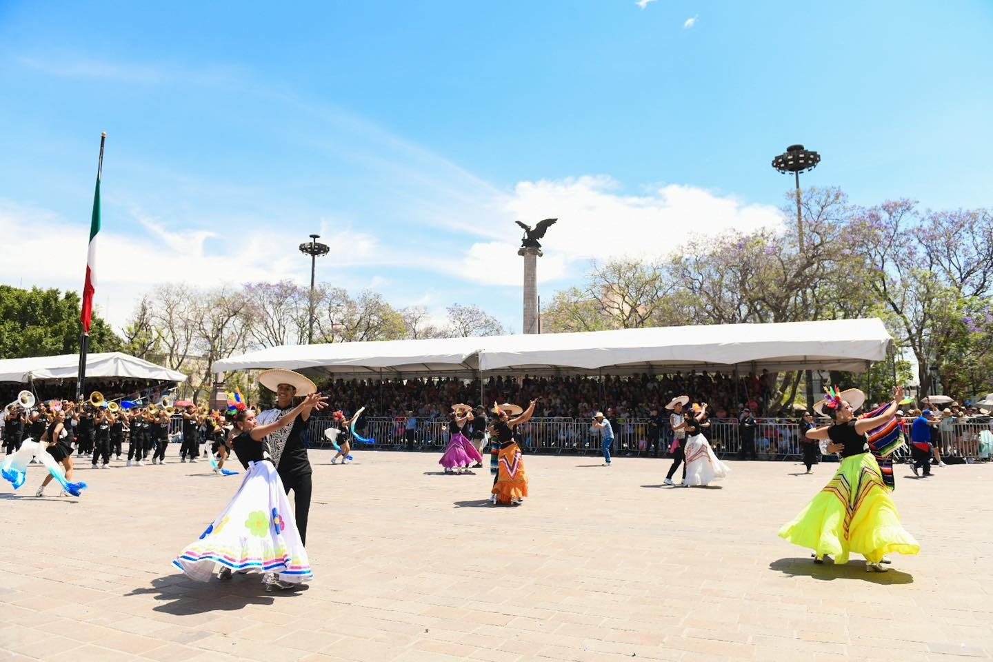 EN UN AMBIENTE DE ALEGRÍA, TERE JIMÉNEZ ENCABEZÓ EL TRADICIONAL DESFILE DE PRIMAVERA DE LA FERIA NACIONAL DE SAN MARCOS 2025