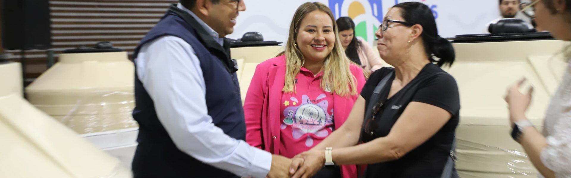 ENTREGA CÉSAR MEDINA APOYOS PARA MEJORAR VIVIENDAS EN JESÚS MARÍA