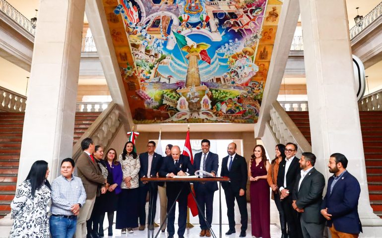 ENTREGA LEO MONTAÑEZ RECONOCIMIENTO DE “VISITANTE DISTINGUIDO” A EMBAJADOR DE TURQUÍA