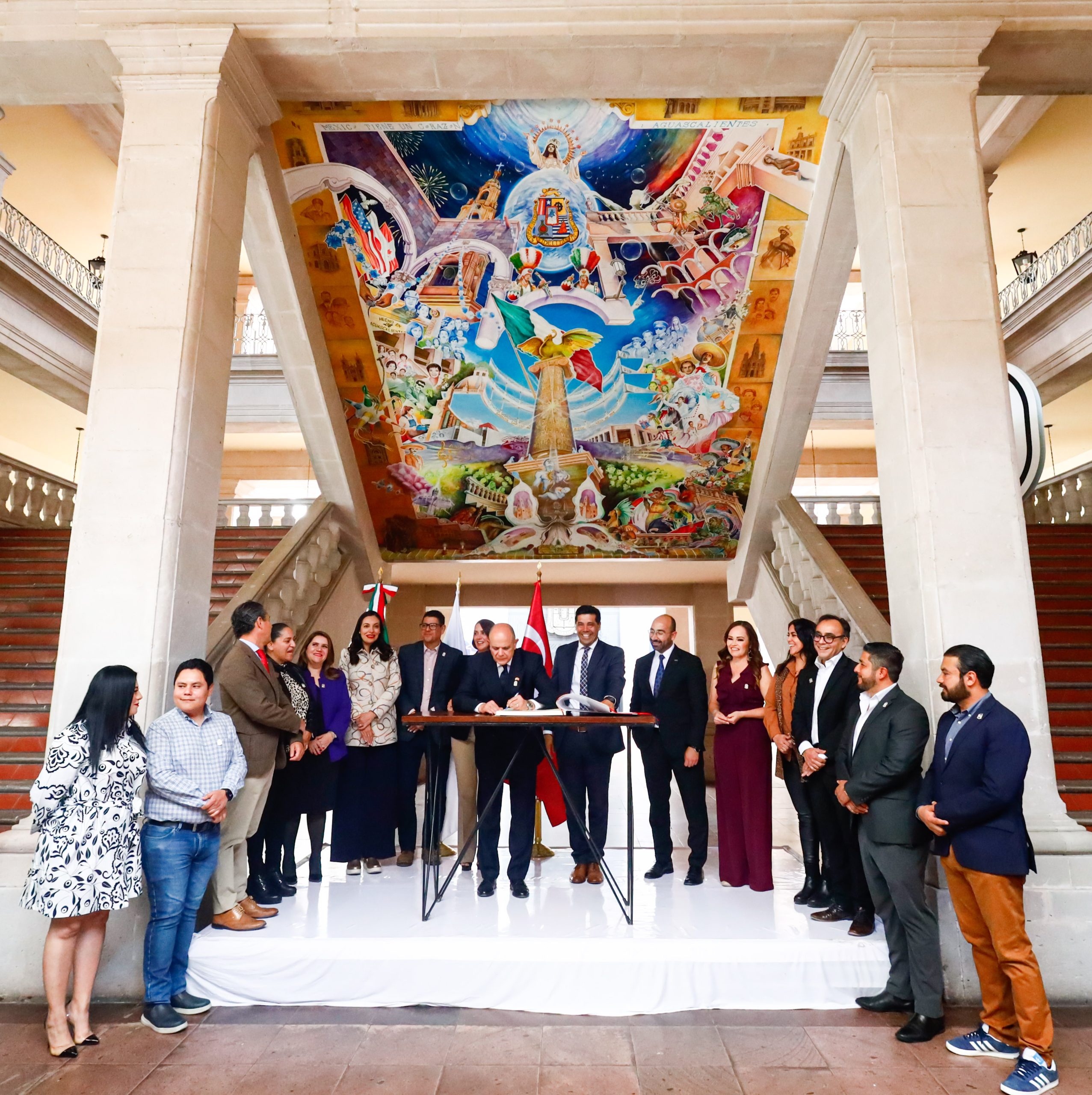 ENTREGA LEO MONTAÑEZ RECONOCIMIENTO DE “VISITANTE DISTINGUIDO” A EMBAJADOR DE TURQUÍA