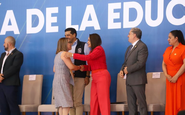 RECONOCE TERE JIMÉNEZ LA IMPORTANTE LABOR DE LAS EDUCADORAS DE AGUASCALIENTES