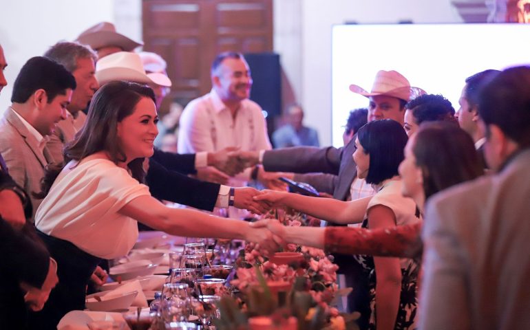 TERE JIMÉNEZ RECONOCE A LO MEJOR DE LA GANADERÍA DE AGUASCALIENTES CON LA ENTREGA DEL MÉRITO GANADERO E INAUGURA EL CONGRESO CHAROLAIS CHARBRAY