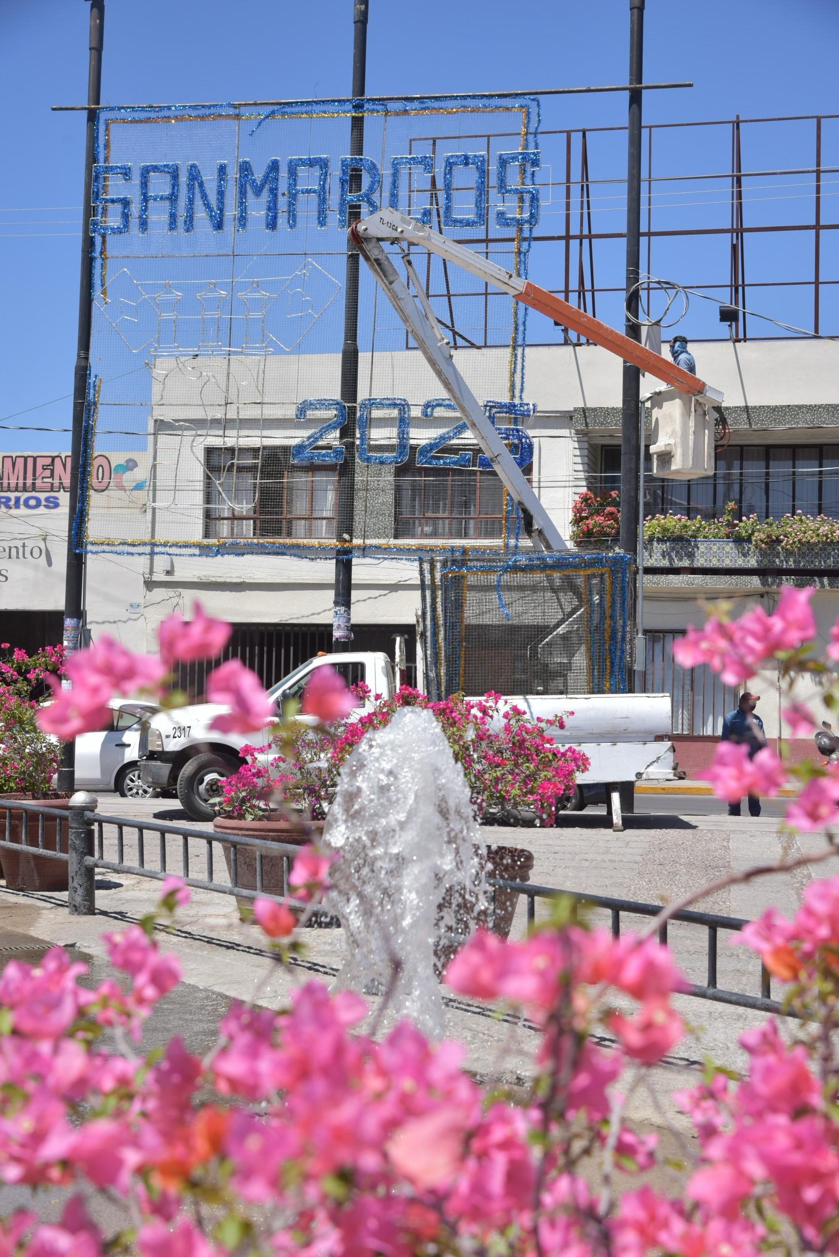 TRABAJA MUNICIPIO PARA QUE LA FERIA DE SAN MARCOS CUENTE CON ILUMINACIÓN DE CALIDAD