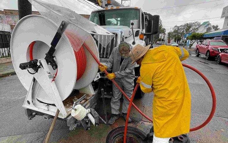 💦🚧 REFORZAMOS MANTENIMIENTO DE ALCANTARILLADO POR TEMPORADA DE LLUVIAS