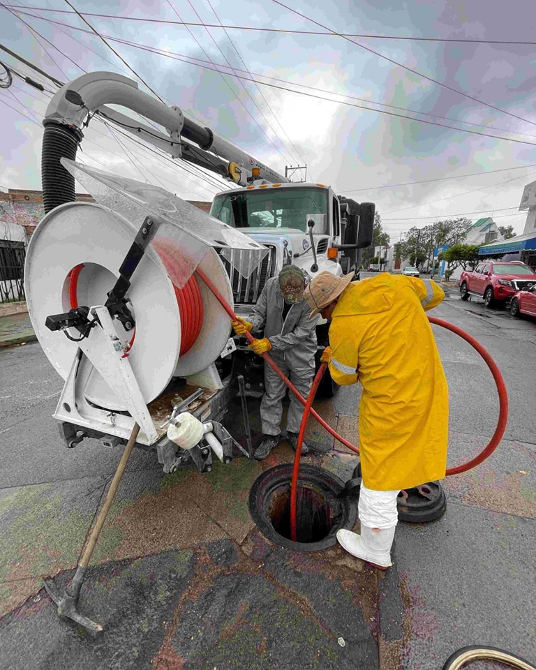 💦🚧 REFORZAMOS MANTENIMIENTO DE ALCANTARILLADO POR TEMPORADA DE LLUVIAS