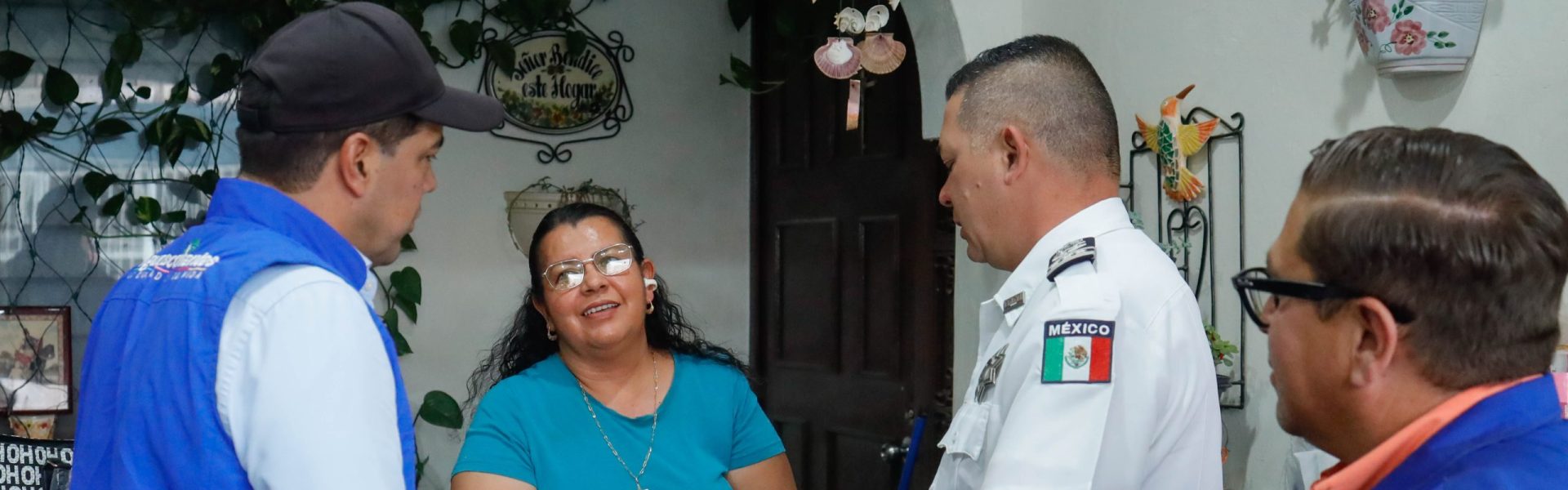 ATIENDE LEO MONTAÑEZ PETICIONES DE LA CIUDADANÍA DURANTE RECORRIDO EN COLINAS DEL RÍO