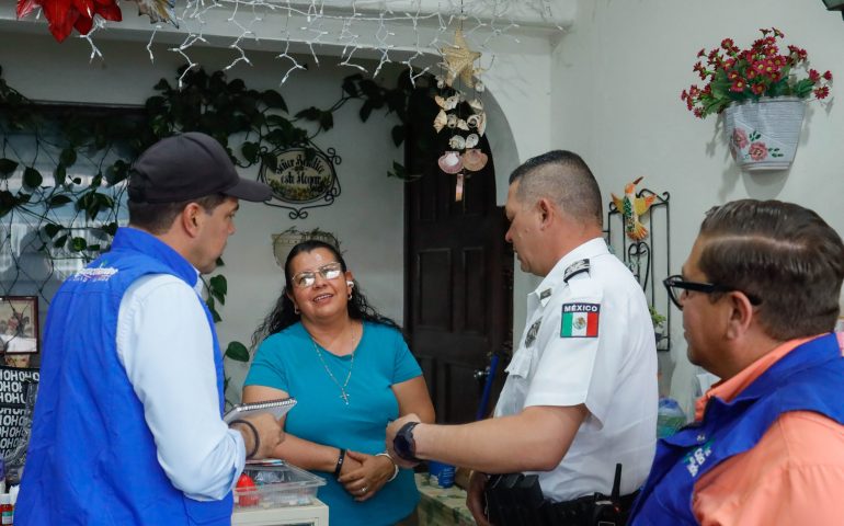 ATIENDE LEO MONTAÑEZ PETICIONES DE LA CIUDADANÍA DURANTE RECORRIDO EN COLINAS DEL RÍO