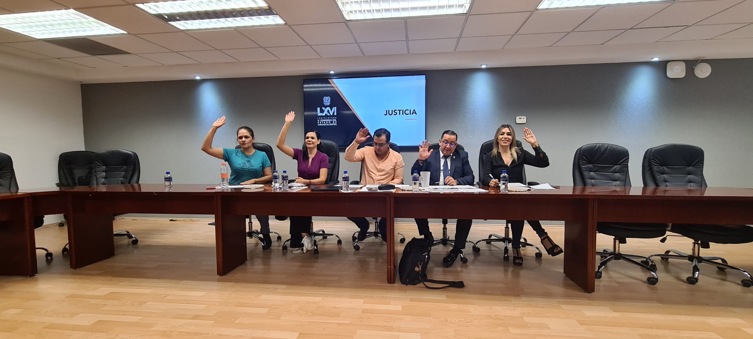 CONGRESISTAS AVALAN EN COMISIÓN REFORMAS AL CÓDIGO CIVIL